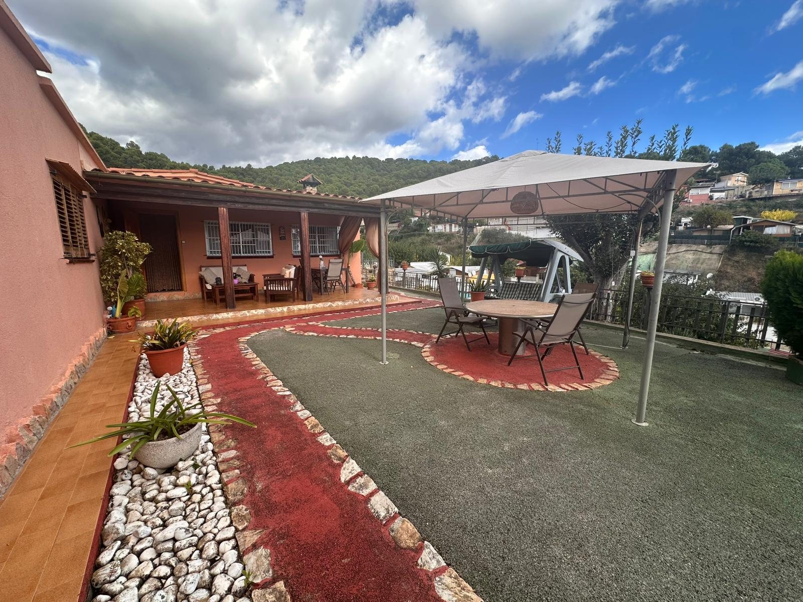 CASA A LAS AFUERAS DE MALGRAT DE MAR.